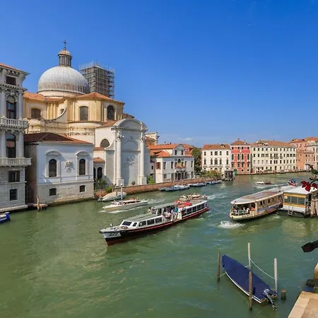 View Of Grand Canal Luxury - Station 5 Minutes Apartment *