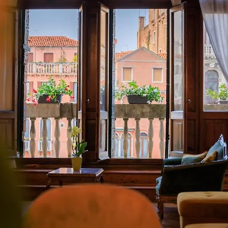 View Of Grand Canal Luxury - Station 5 Minutes