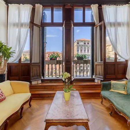 View Of Grand Canal Luxury - Station 5 Minutes Apartment *