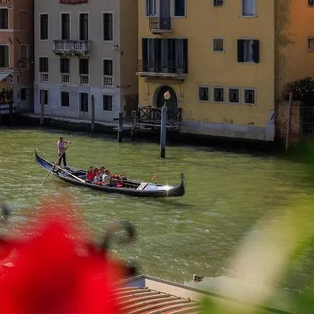 View Of Grand Canal Luxury - Station 5 Minutes Apartment Venice