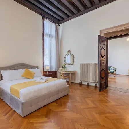 View Of Grand Canal Luxury - Station 5 Minutes Apartment *